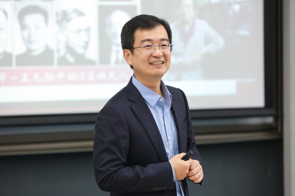 滕飞：：：普遍涉猎，，择一钻研